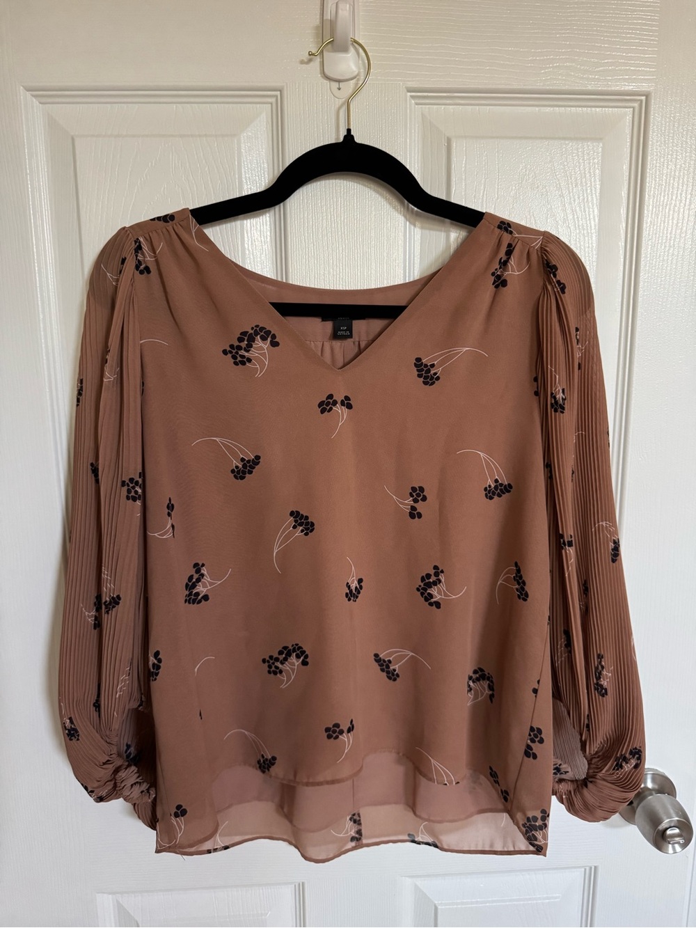 Ann Taylor Factory Floral V-Neck Pleated Sleeve Blouse